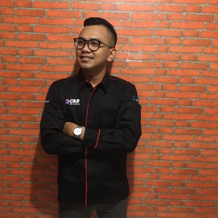 Car 3I Network Kemejasi Hitam Panjang List Merah Car 3I