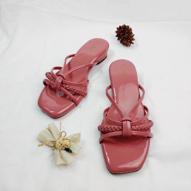 Sandal Wanita Variasi Kepang Bahan Kulit Glossy (Jenny 02)