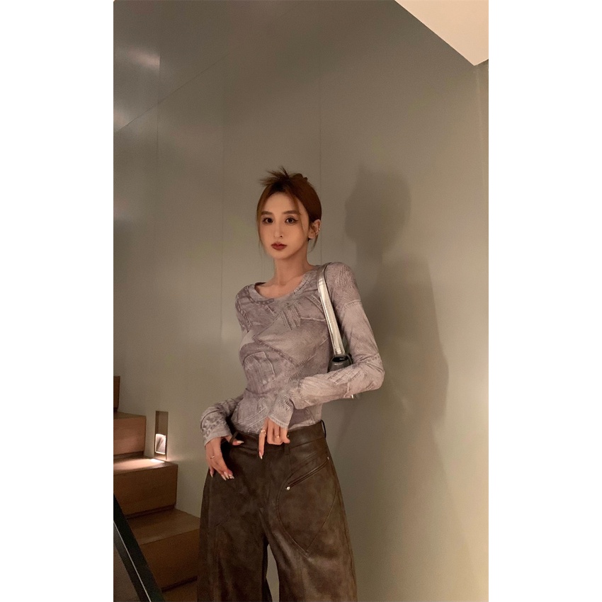 Red Hong Kong Gaya Retro Lengan Panjang Bagian Tipis T-shirt Wanita Musim Panas Baru Cetak Slim Fit Desain Niche rasa Kembali Hollow Top