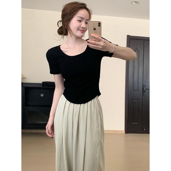 Red Slim Fit U-Leher Lengan Pendek 2023 Versi Korea Baru dari All-Match Warna Solid Inner Sederhana Angin T-shirt Atasan Pendek