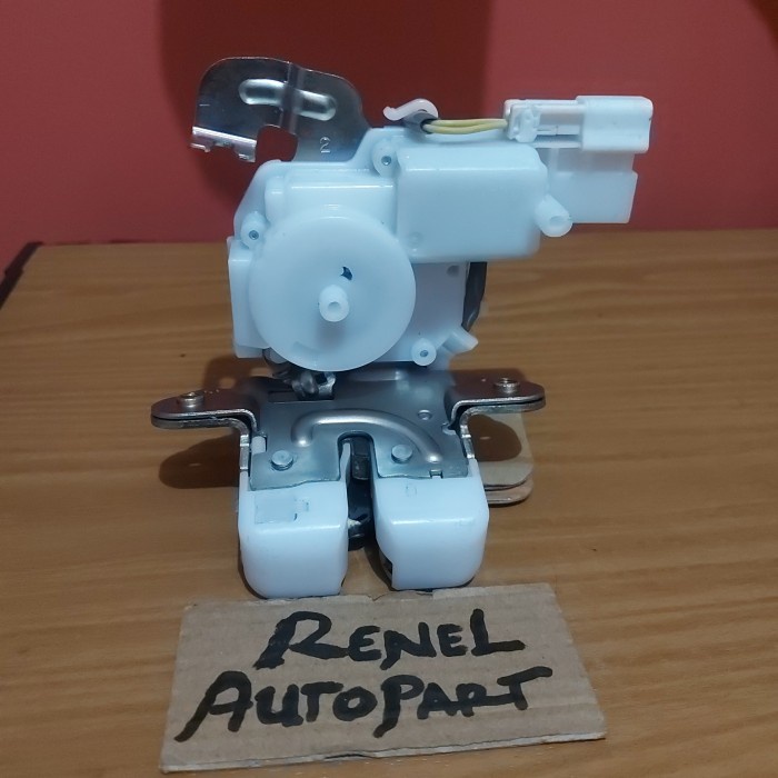 Door lock bagasi belakang Agya- Ayla Original