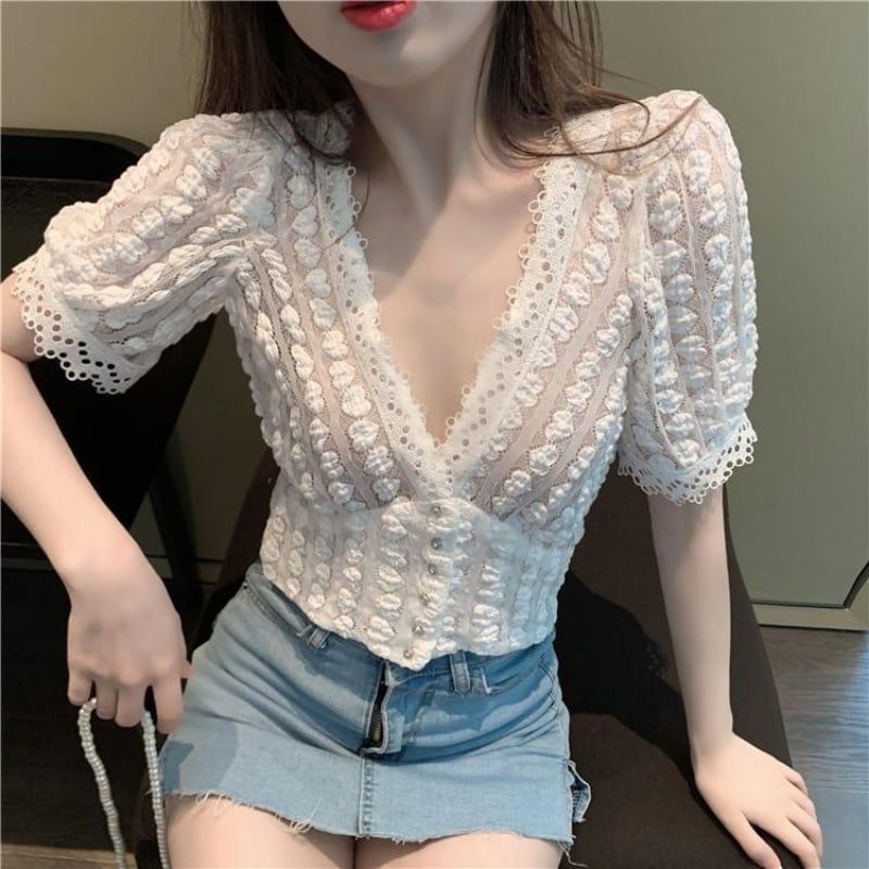 MDLV ~ 1090# Cynthia Cropped Lace Top