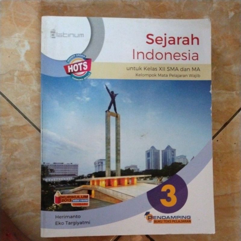 sejarah Indonesia hots kelas XII / 12 / 3 SMA kurikulum 2013 edisi revisi terbaru tiga serangkai
