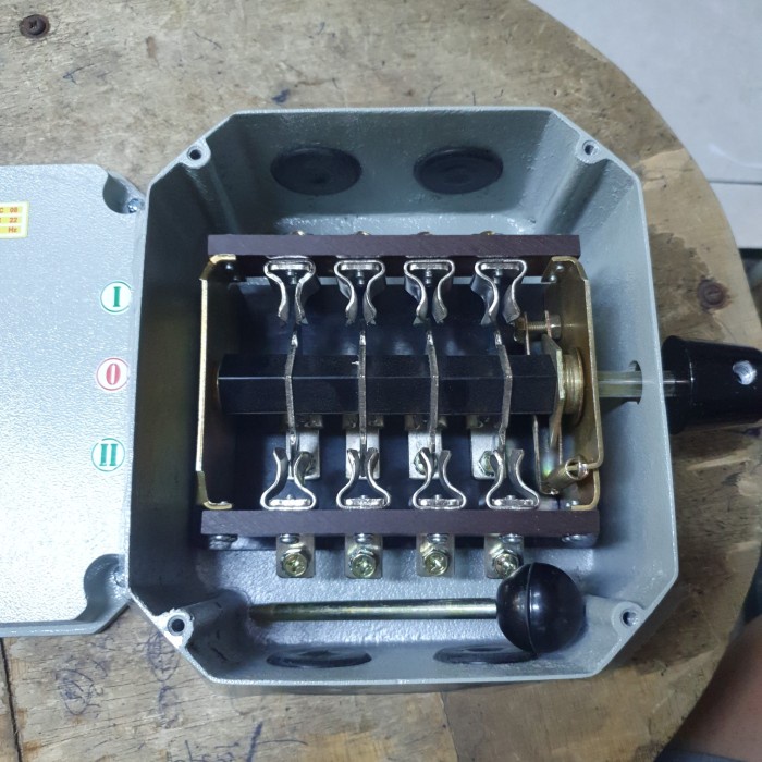 HANDLE / CAM STARTER / OHM SAKLAR SAKELAR GZ 4POLE PISAU 63A 63 A