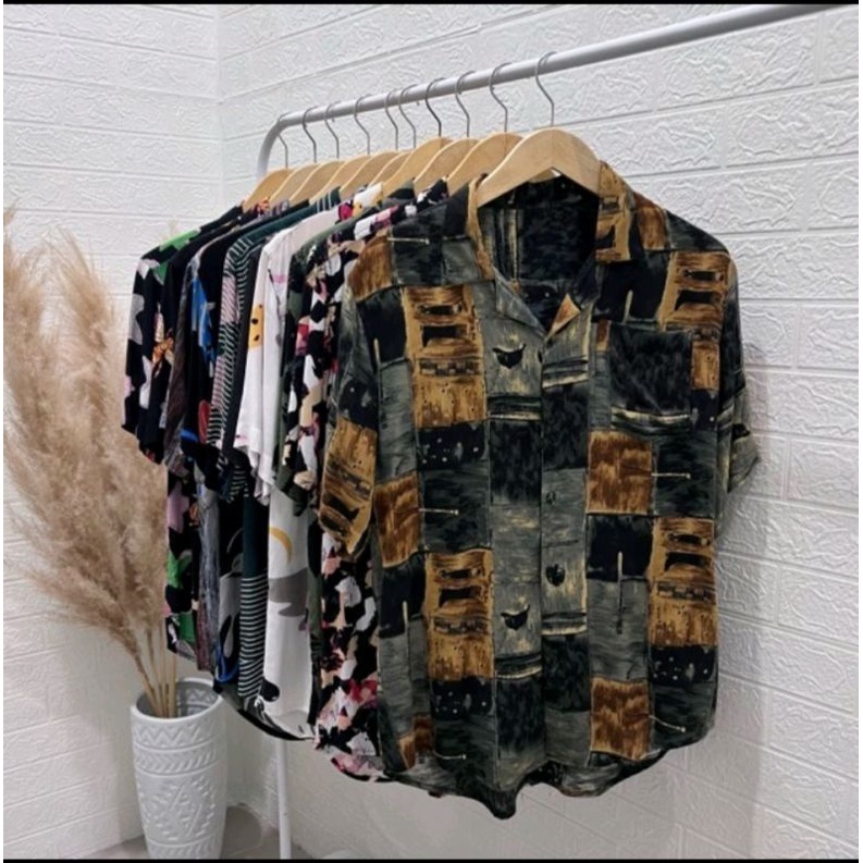 Kemeja Pria Hawai/ Kemeja Pantai Abstrak Vintage Casual Lengan Pendek Retro Bahan Rayon Viscose import adem-Motif acak