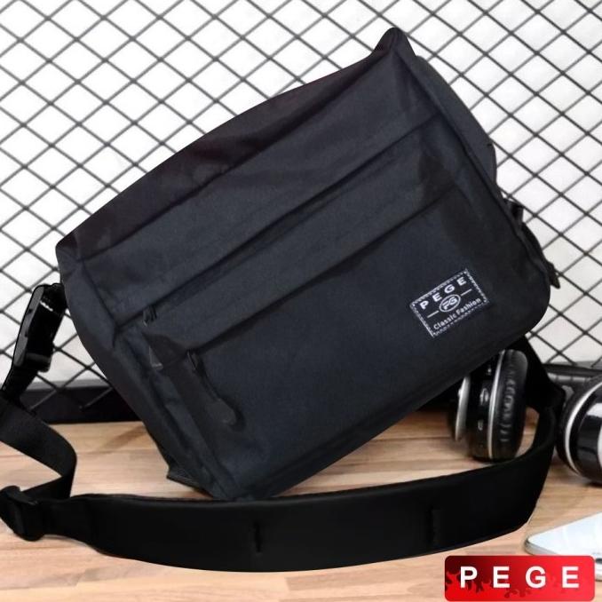 Tas Selempang Pria Sling Bag PEGE Bahan Distro Polos Hitam - PG 8914