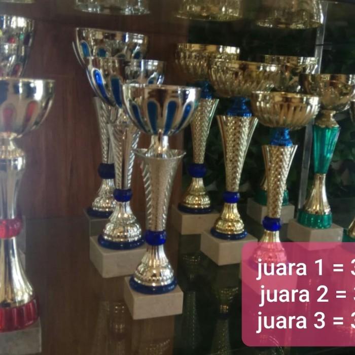 Piala Trophy 1 Set Bahan Logam Kuningan