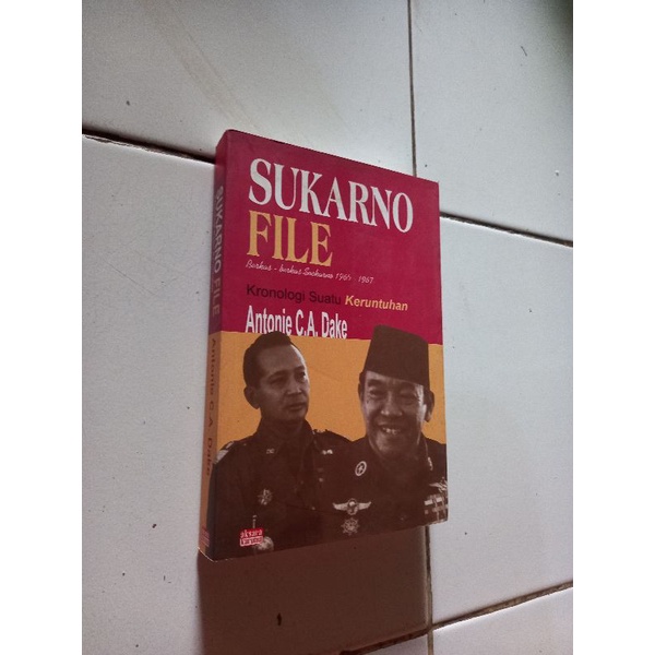 Sukarno File kronologi suatu keruntuhan - Antonie Dake