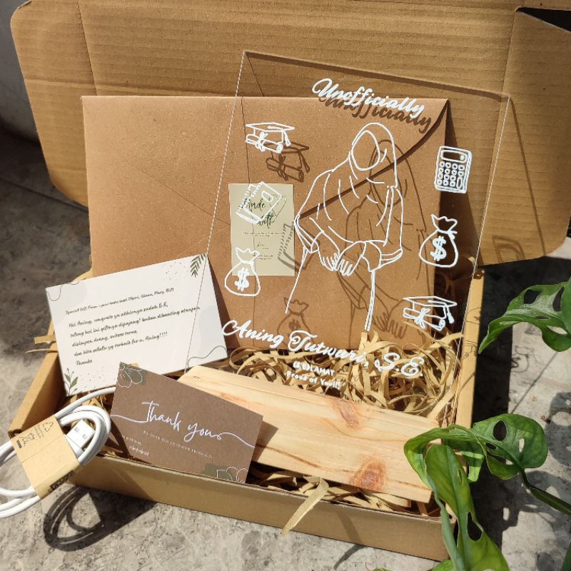 KADO.AKRILIK | AKRILIK CUSTOM | AKRILIK LED | KADO WISUDA | KADO WEDDING