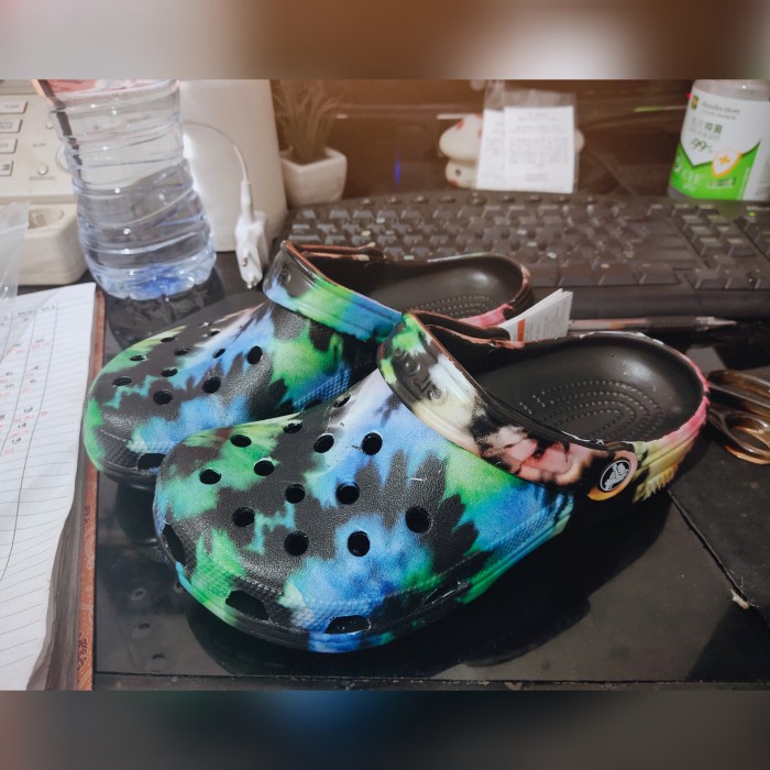Terlaris Sandal Crocs Unisex Classic Tie-Dye Graphic Clog