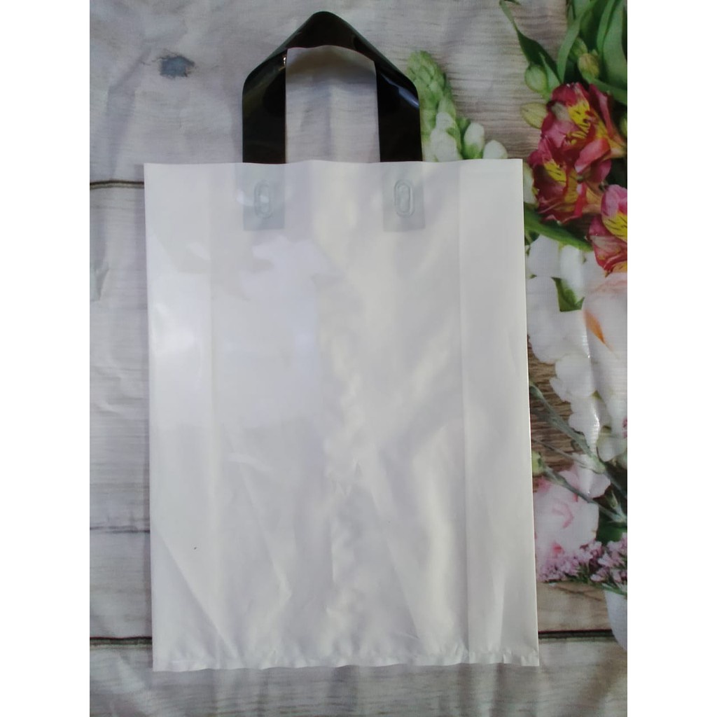 (Isi 50) Plastik Olshop Baju PE Soft handle Tebal 0.8 Uk 30x40 Lipat samping glossy |Plastik Packing tanpa sablon