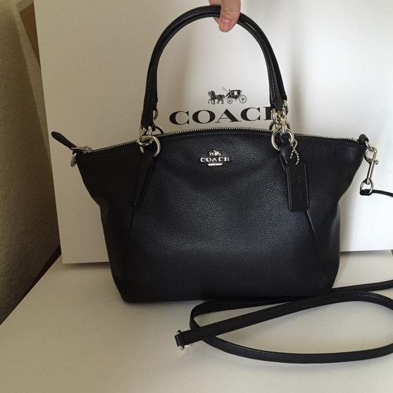 Coach Pebble Leather Small Kelsey - Black Colour