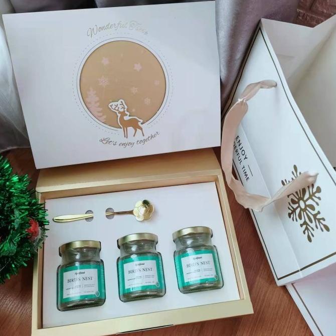 

Hampers Realfood Edisi Natal / Kado Minuman Sehat Walet Parcel Elegan Sellyangelinastore