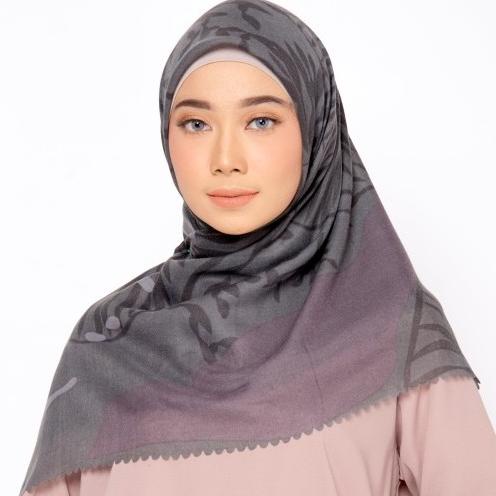 Zm Zaskia Mecca - Likupang Scarf Kerudung Segi Empat Terbaik