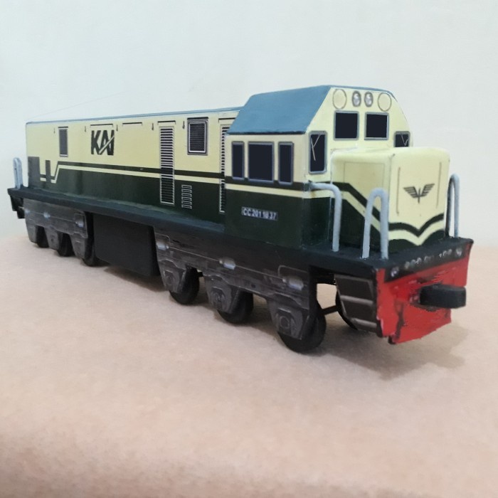 MUST HAVE MINIATUR KERETA API KAYU - LOKOMOTIF CC201 VINTAGE TBK TERBARU