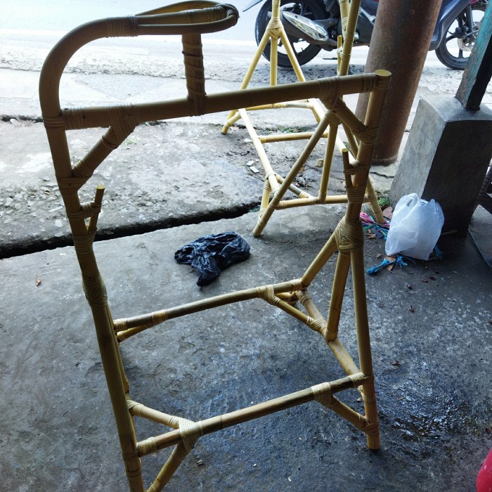 tiang ayunan bayi rotan