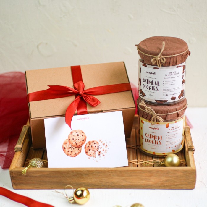 

Hampers Hampers / Gift Box / Kado - Cookies 2 Jar + Greeting Card + Pita