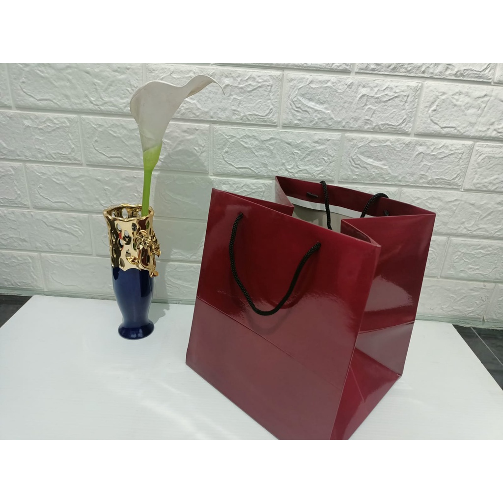 

Paperbag Glossy Nasi Kotak Uk. 23 x 21 x Tinggi 25 cm