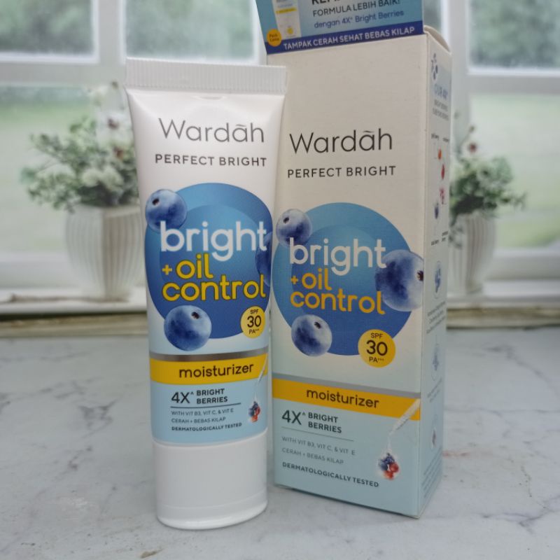 Pelembab Wardah Perfect bright oil control spf 30 PA++