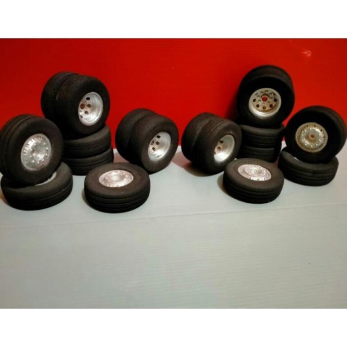 MUST HAVE BAN MINIATUR, RC TRUK DAN BUS UKURAN 8,5 CM TERMURAH