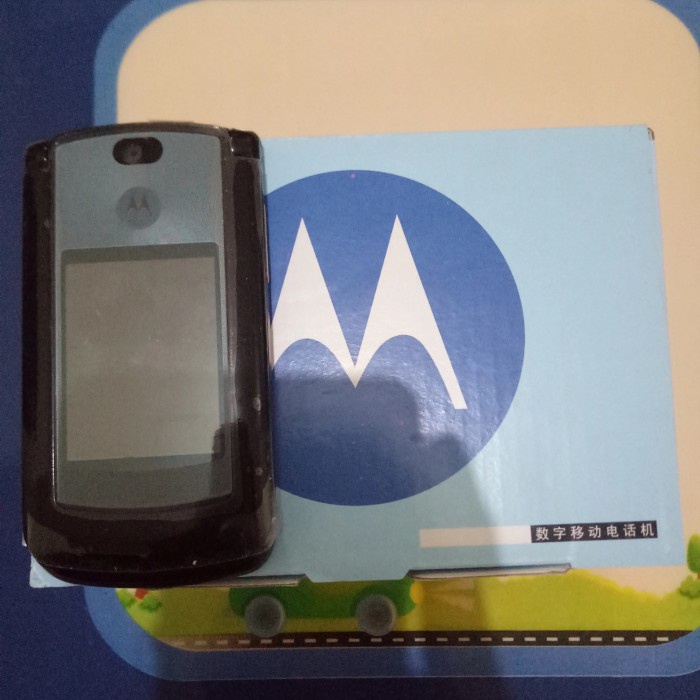 [Ready] Motorola Razr2 V8 2Gb [D4F50G]