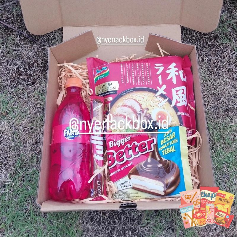 

Hampers Snack Ulang Tahun - Hampers Lebaran - Hampers Wisuda - RED EDITION