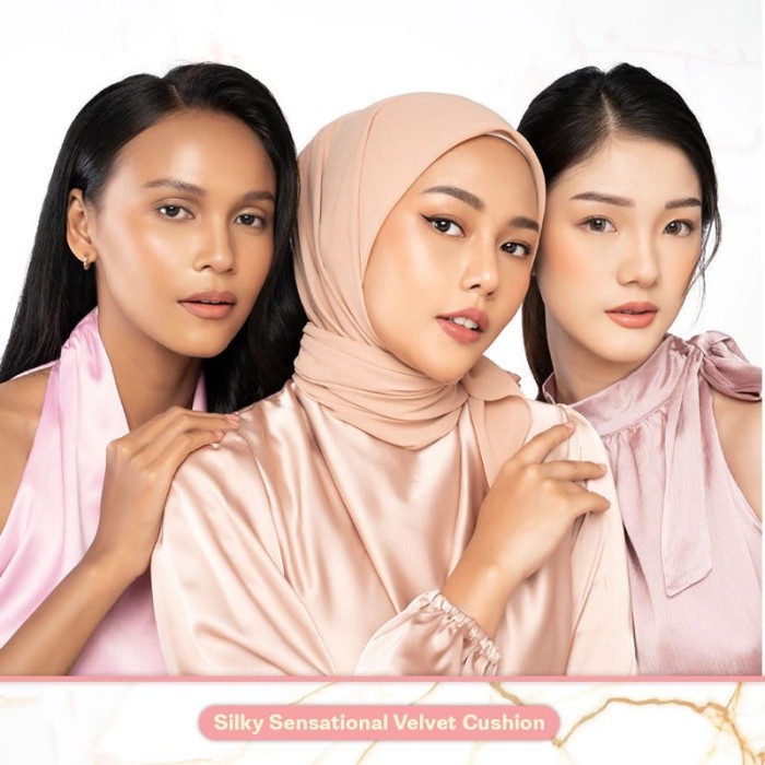 REVELINE Silky Sensational Velvet Cushion