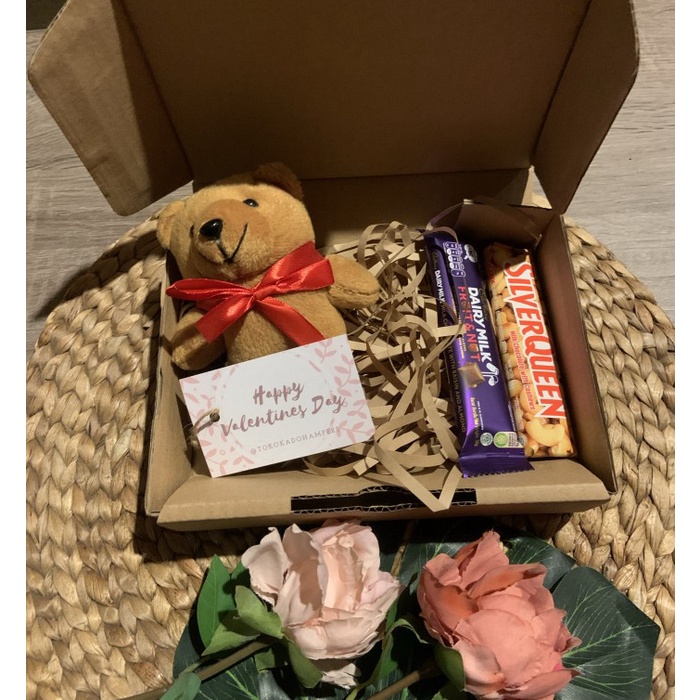 

Hampers Hampers Valentine Coklat Boneka Mini
