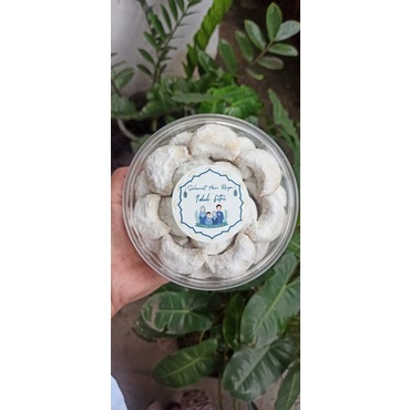 

Kue lebaran putri salju