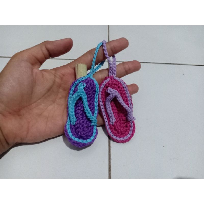 

Ganci rajut | amplop rajut lebaran | sandal jepit