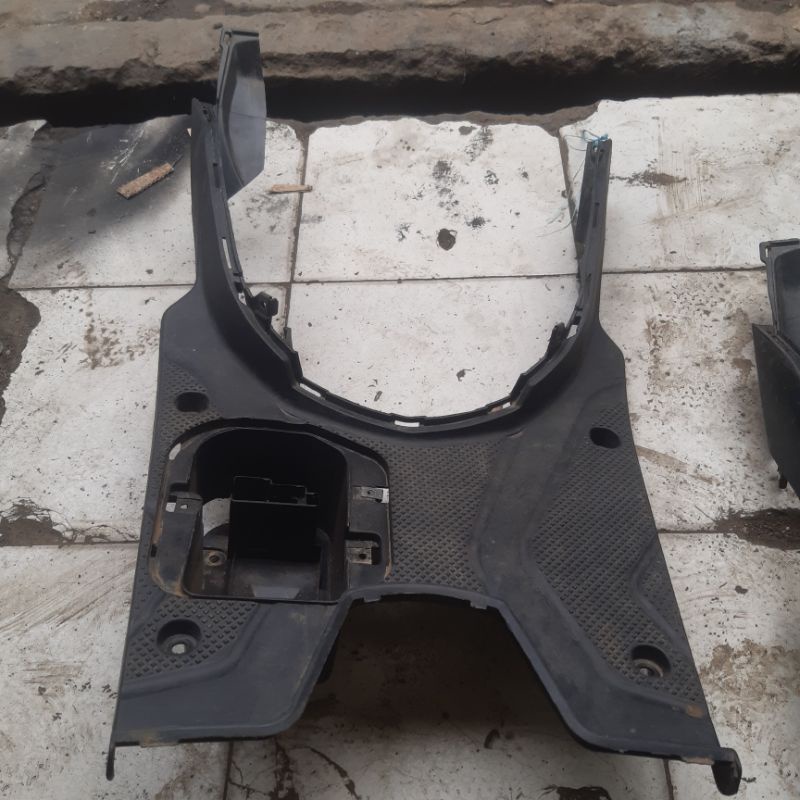 dek lantai/cover bawah lantai pijakan kaki honda beat fi 2013-2014copotan (ORIGINAL)