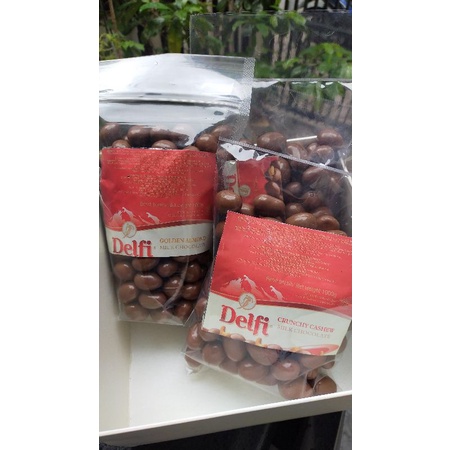 

coklat delfi almond