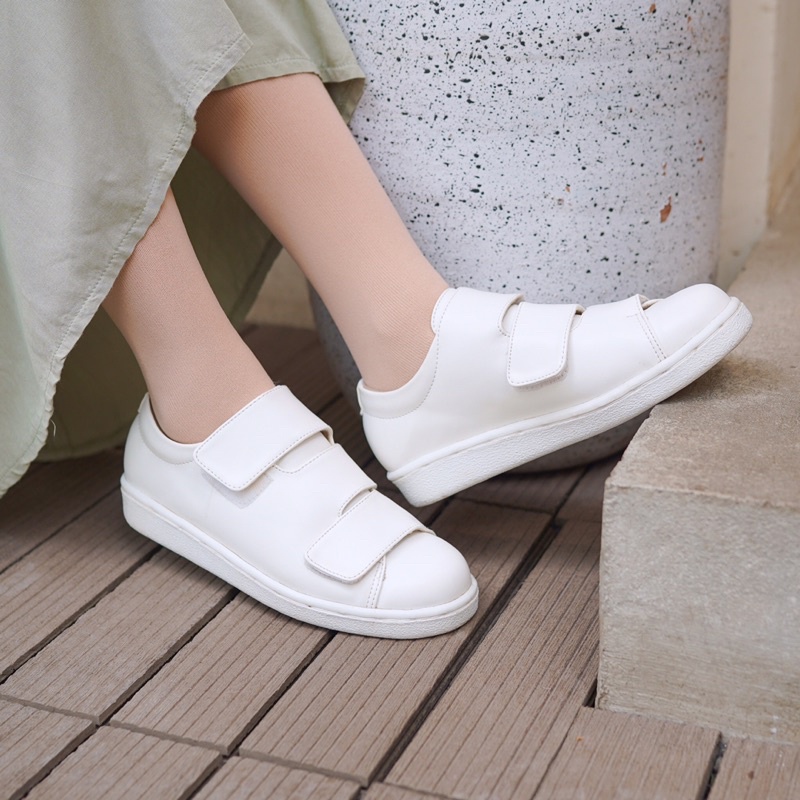 JUSTIN WHITE - Sepatu wanita / Sneakers wanita