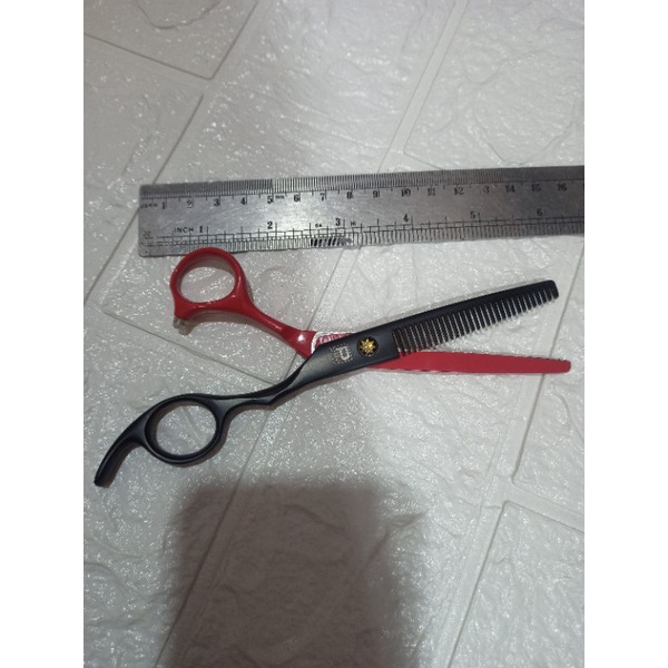 

Gunting cacah/penipis PRO FEEL IMPORT merah hitam