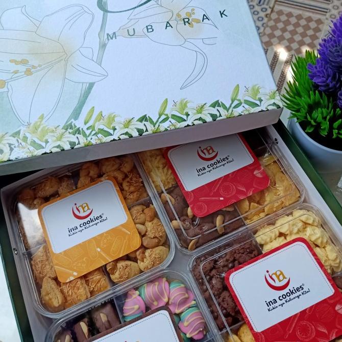 

Hampers parcel paket 4 kombinasi ina cookies