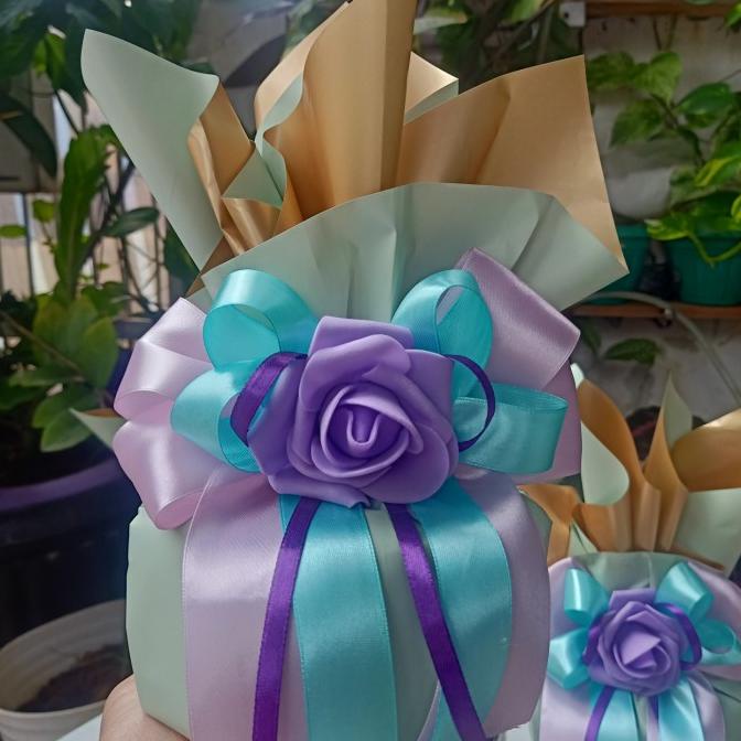 

Hampers ina cookies bucket