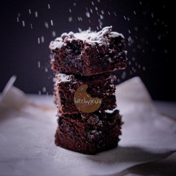 

Fudgy Brownie Bitebyjecia Half Size Hampers