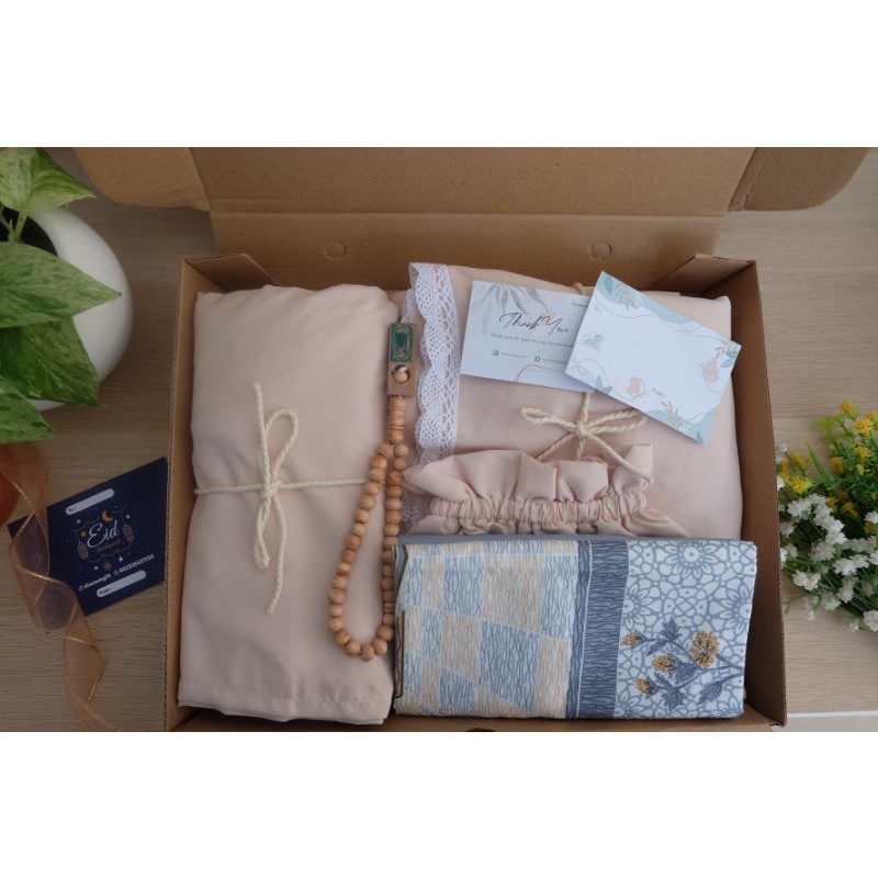 

Hampers / Hadiah / Kado | Hampers Lebaran | Kado Ulang Tahun MUKENA