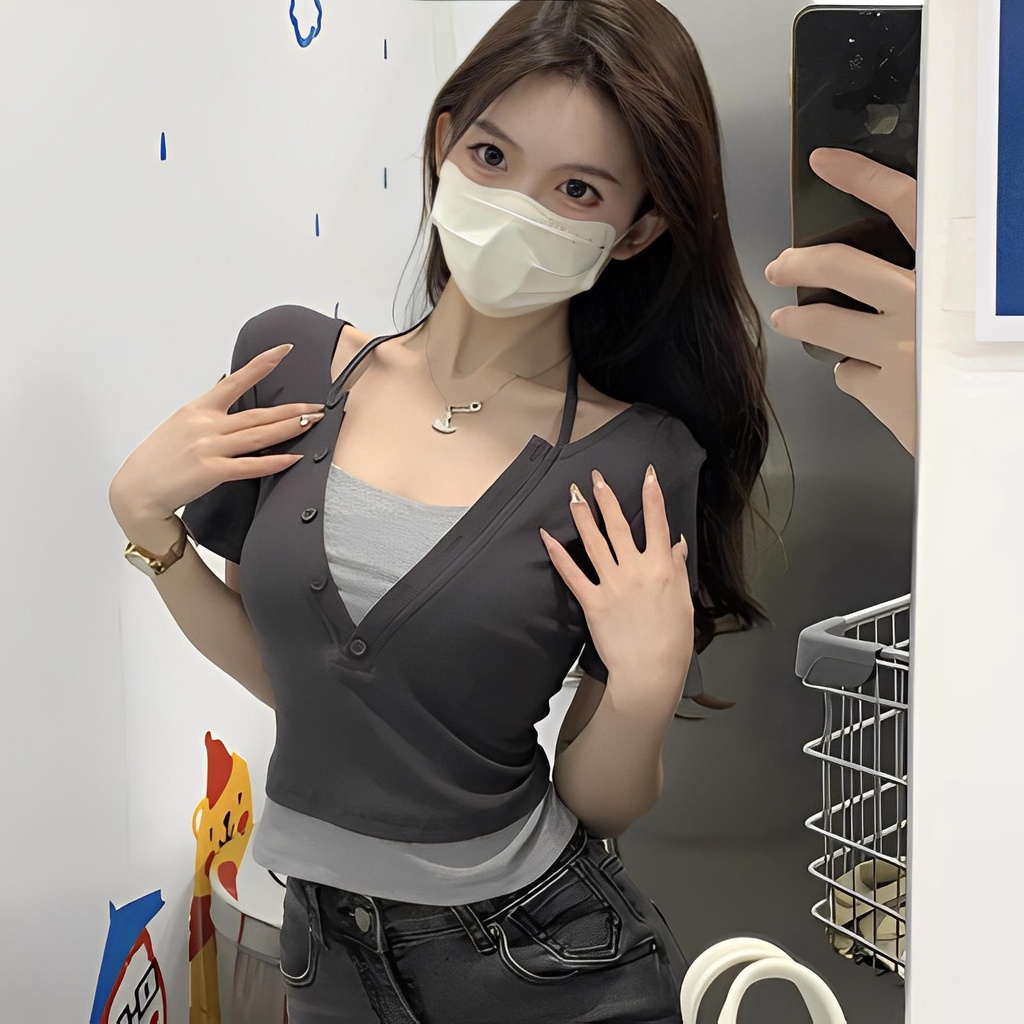 Red V-Leher Menggantung Leher Lengan Pendek T-shirt Wanita Musim Panas Versi Korea 2023 Palsu Dua Potong Rasa Desain Slim Fit dan Tipis Pendek Top