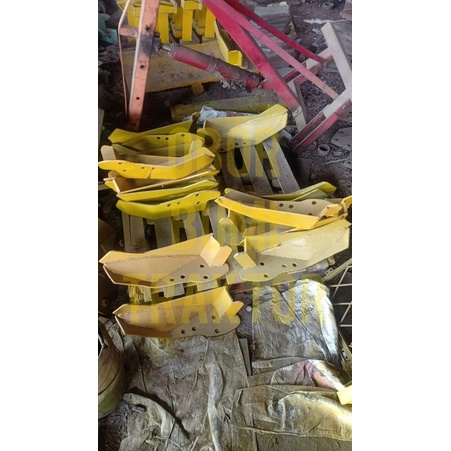 OBTR BRACKET GUARD L D60P D65E D70LE D85E D85ESS 14X-30-11361 KOMATSU