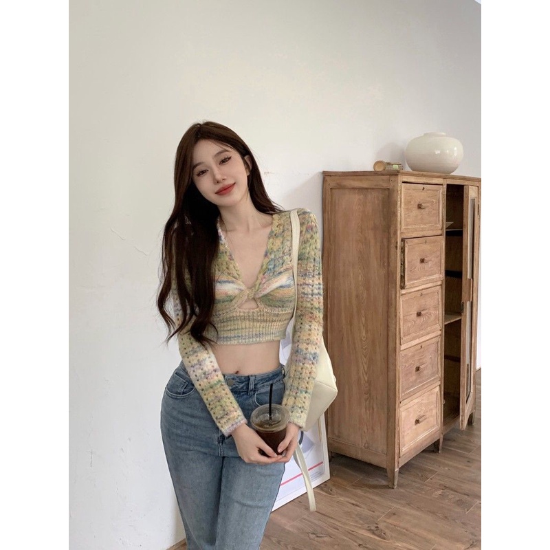 Red Hollow-out Twisted V-neck Lengan Panjang Sweater Wanita Musim Semi Versi Korea dari Gadis Panas Baru Rasa Desain Bagian Pendek Pusar Kemeja Bawahan