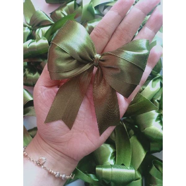 

Pita kado / pita jadi lebaran idul fitri / pita hampers / pita jadi / pita Satin lebar 2,5 CM / pita 3 sayap / pita hampers souvenir / pita handmade