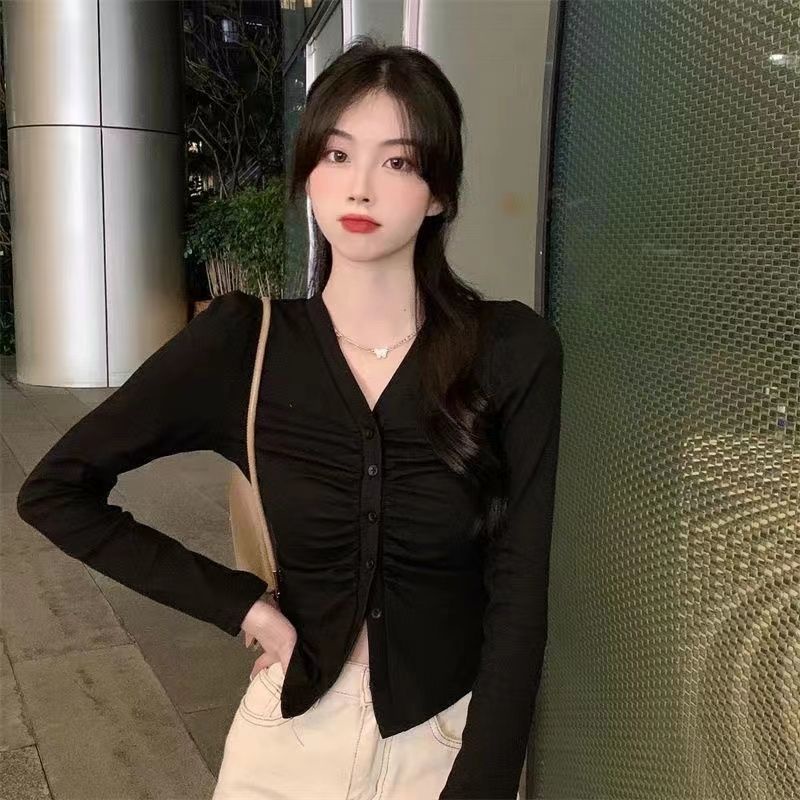 Red Jepang musim semi dan musim gugur baru rasa desain kecil V-neck T-shirt 2023 sedikit gemuk mm tipis bottoming lengan panjang top wanita