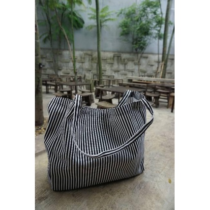 NUDIE BAG / TOTEBAG MOTIF STRIPE BLACK MAGNET