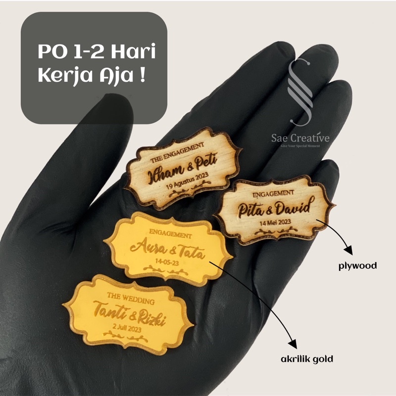 NAMA AKRILIK MIRROR KAYU UNTUK MAHAR / BOX SESERAHAN | NAME TAG ACRYLIC MIRROR hiasan dan hantaran pernikahan nametag label nama akrilik kaca cermin hangtag hiasan pigura mahar nama tanggal seserahan hantaran pernikahan craft scrapbook hangtag box mahar