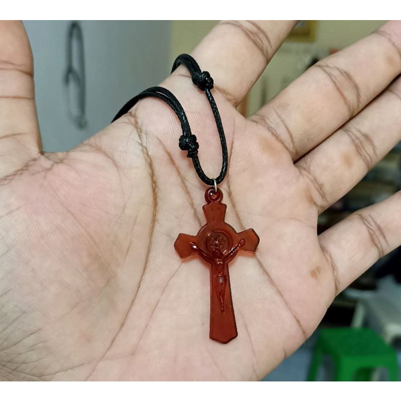 Kalung Salib Akrilik Besar Coklat