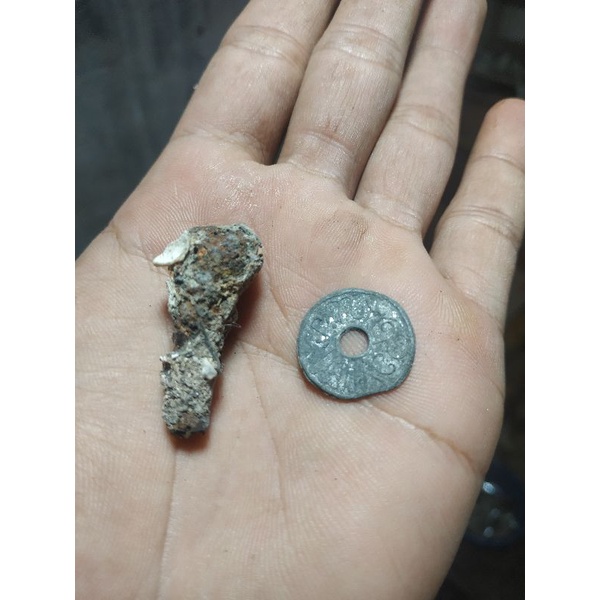 besi tua dan koin tua