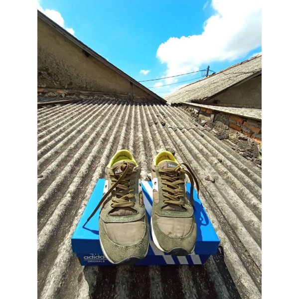 Sepatu saucony second