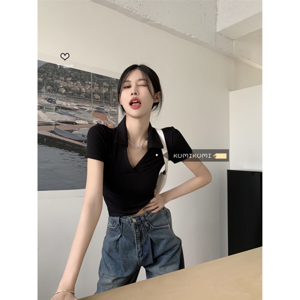 Red kaos Hot girl slim V-neck rajutan lengan pendek T-shirt wanita musim panas rasa desain pendek bagian pusar menampilkan hitam tipis bottoming pasang atas