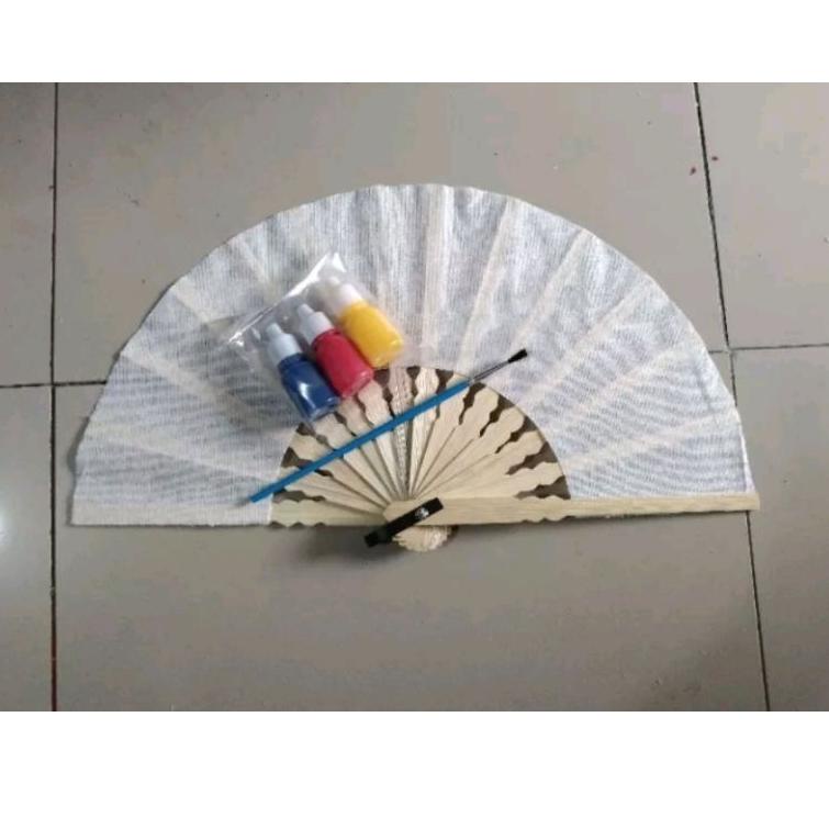 

PROMOSI !! Kipas Lukis bahan kain blacu paket lengkap [KODE 164]